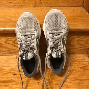 Brooks Adrenaline GTS 21, Women Size 9